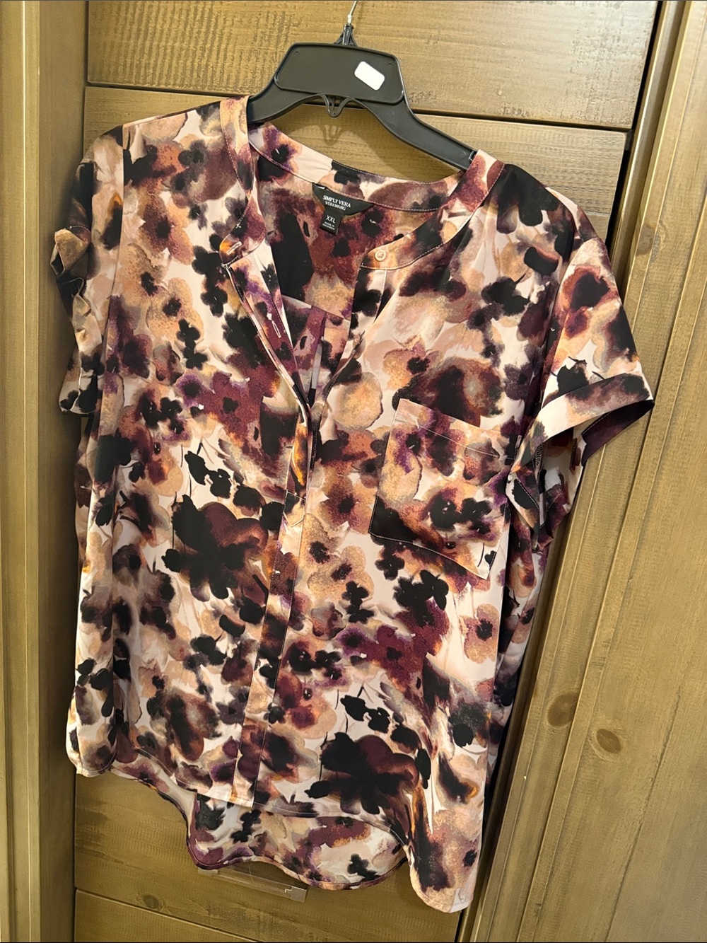 Simply Vera Vera Wang Abstract Floral Short Sleeve Blouse in Plum, Black and Tan